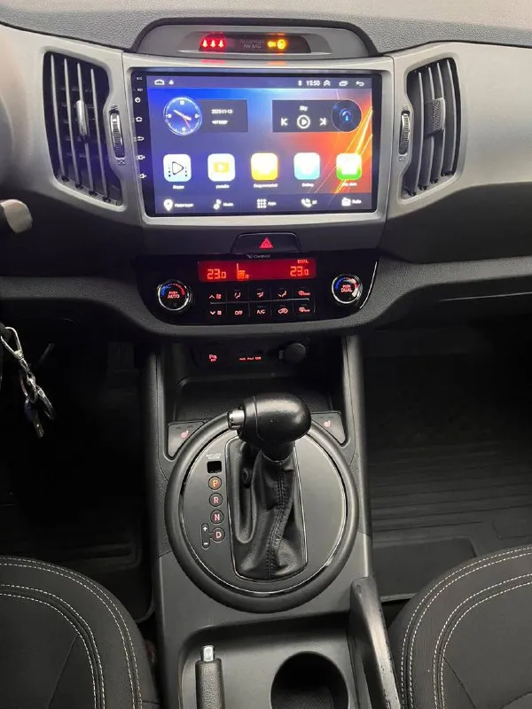 Продам kia sportage, 2013 год, автомат, 145 000 оригинального пробега, автомобиль с минимальными подкрасами (косметическими), все детали на автомобили оригинальные, технически автомобиль в отличном состояние, мотор 2 л, бензин ( без задир 100 %, смотрите 9 фото ), работает идеально как на холодную так и на горячую, автотека отличная ( номера не закрываю так как ничего скрывать ), автомат отрабатывает отлично без пинков и рывков, все стекло оригинал включая лобовое, автомобиль весь срок эксплуатации был в одной семье, регистрации подтверждает автотека ( эксплуатировался только по ивановской области ), автомобиль юридический чист, без залов, без штрафов и ограничений, готов к переоформлению, автомобиль на хорошей зимней резине, диски на r17, есть сервисная книжка, цена 1 470 000 готов торговаться у капота, донецк, +79493303716 покупайте авто у проверенных продавцов, смотрите мой профиль телеграм (+79493303716) 📞 +7(949)3303716 📲 tg: @avto_lider_dnr 📞 звоните: +7(949)3303716 - фотография - 8