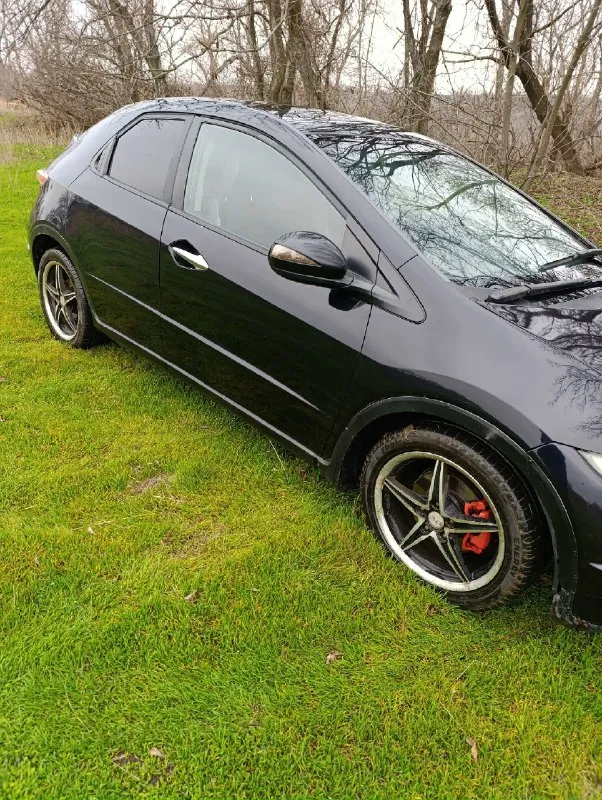 Honda цивик 5д.2008г. пробег 282тыс. в отличном состоянии. замена ходовой, новое сцепление, новые ра... - фотография