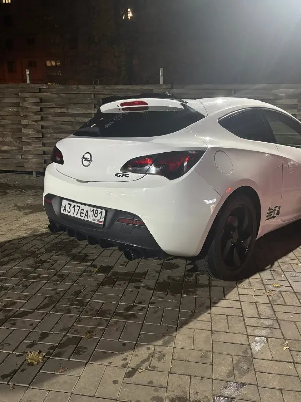 Продам opel astra j gtc p-j/sw 2012 года пробег 196 т. км. автомобиль в хорошем-бережном состоянии, масла и расходники меняли своевременно, масло заливаю исключительно ravenol 5w40. предоставлю всё, что менял, за время владения ею. машина полностью зашумлена, также есть возможность подключения сабвуфера. кузов в отличном состоянии: рыжиков, вздутышей-нет! кондиционер заправлен и работает очень хорошо). была заменена передняя подвеска, колодки, масло в кпп, сальники приводов, все прокладки теплообменника и новый радиатор теплообменника, помпа gates. более детально расскажу, кому интересно. двигатель 1.8 (140 л. с) на механике 5-ти ступке. в 09 месяце сделан хороший выхлоп с раздвоением под диффузор. чехлы, которые были перешиты в ателье под стиль golf gti, родные сиденья в хорошем состоянии. на данный момент на автомобиле стоят 18“ диски с летней низкопрофильной резиной, в комплект отдам зимнюю с профилем выше. автомобиль не был в дтп. по документам всё отлично, штрафов, запретов ничего таког 📞 звоните: +7(959)1505573 - фотография - 4