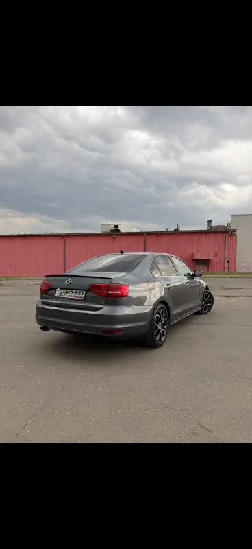 Volkswagen jetta 6 💰1 050 000💰 1.8 tsi 170л. с. 2014г пробег 132 000т. км. отличное состоянии, просто идеал, не дымит, не троит, масло не расходует! коробка автомат, переключает мягко, не хрустит, не гудит, отлично! ходовая вся обслужена, не гремит, не стучит, едет ровно, некуда не ведет! кондиционер холодит 🥶 стеклоподъемники работают салон кожаный, чистый, и ухоженный зимняя резина в комплекте документы чистые, без запретов, без штрафов, любое переоформление, машина стоит на 180 регионе на местном учете… цена 💰1 050 000💰 руб осмотр г. донецк связь +7949-440-47-70 тг есть 📞 звоните: +7(949)4404770 - фотография - 3