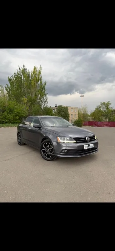 Volkswagen jetta 6 💰1 050 000💰 1.8 tsi 170л. с. 2014г пробег 132 000т. км. отличное состоянии, просто идеал, не дымит, не троит, масло не расходует! коробка автомат, переключает мягко, не хрустит, не гудит, отлично! ходовая вся обслужена, не гремит, не стучит, едет ровно, некуда не ведет! кондиционер холодит 🥶 стеклоподъемники работают салон кожаный, чистый, и ухоженный зимняя резина в комплекте документы чистые, без запретов, без штрафов, любое переоформление, машина стоит на 180 регионе на местном учете… цена 💰1 050 000💰 руб осмотр г. донецк связь +7949-440-47-70 тг есть 📞 звоните: +7(949)4404770 - фотография - 4