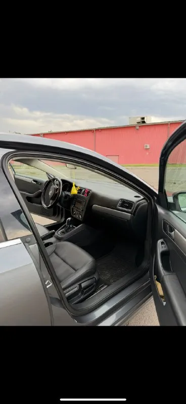 Volkswagen jetta 6 💰1 050 000💰 1.8 tsi 170л. с. 2014г пробег 132 000т. км. отличное состоянии, просто идеал, не дымит, не троит, масло не расходует! коробка автомат, переключает мягко, не хрустит, не гудит, отлично! ходовая вся обслужена, не гремит, не стучит, едет ровно, некуда не ведет! кондиционер холодит 🥶 стеклоподъемники работают салон кожаный, чистый, и ухоженный зимняя резина в комплекте документы чистые, без запретов, без штрафов, любое переоформление, машина стоит на 180 регионе на местном учете… цена 💰1 050 000💰 руб осмотр г. донецк связь +7949-440-47-70 тг есть 📞 звоните: +7(949)4404770 - фотография - 5