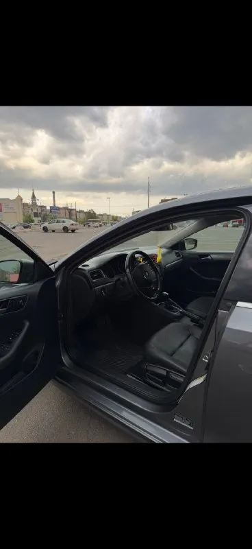 Volkswagen jetta 6 💰1 050 000💰 1.8 tsi 170л. с. 2014г пробег 132 000т. км. отличное состоянии, просто идеал, не дымит, не троит, масло не расходует! коробка автомат, переключает мягко, не хрустит, не гудит, отлично! ходовая вся обслужена, не гремит, не стучит, едет ровно, некуда не ведет! кондиционер холодит 🥶 стеклоподъемники работают салон кожаный, чистый, и ухоженный зимняя резина в комплекте документы чистые, без запретов, без штрафов, любое переоформление, машина стоит на 180 регионе на местном учете… цена 💰1 050 000💰 руб осмотр г. донецк связь +7949-440-47-70 тг есть 📞 звоните: +7(949)4404770 - фотография - 8