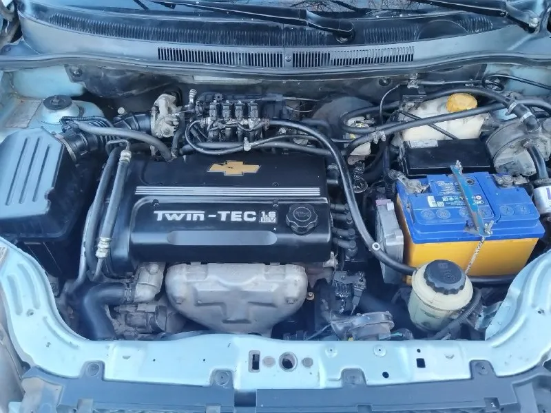 Продажа chevrolet авео т 250, 2008 год, двс 1.6. в хорошем тех. состоянии. комплектации (стеклоподьемники, регулировка зеркал, кондиционер, подогрев заднего стекла, подогрев зеркал заднего вида центральный замок, доводчики, сигнализация. г. горловка. пробег 117 тыс. км. установлено евро 4, вписано в стс. я собственник. комплект зимней резины. цена 600 тыс. рублей. торг у капота тел+79496335078( писать тг. ;max). 📞 звоните: +7(949)6335078 - фотография - 5