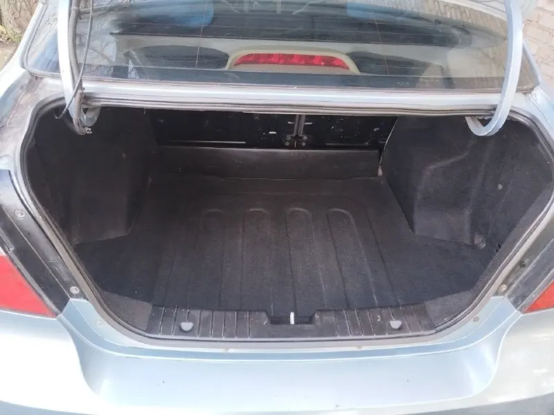 Продажа chevrolet авео т 250, 2008 год, двс 1.6. в хорошем тех. состоянии. комплектации (стеклоподьемники, регулировка зеркал, кондиционер, подогрев заднего стекла, подогрев зеркал заднего вида центральный замок, доводчики, сигнализация. г. горловка. пробег 117 тыс. км. установлено евро 4, вписано в стс. я собственник. комплект зимней резины. цена 600 тыс. рублей. торг у капота тел+79496335078( писать тг. ;max). 📞 звоните: +7(949)6335078 - фотография - 6