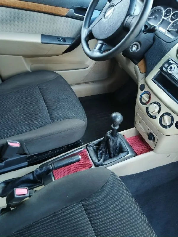 Продажа chevrolet авео т 250, 2008 год, двс 1.6. в хорошем тех. состоянии. комплектации (стеклоподьемники, регулировка зеркал, кондиционер, подогрев заднего стекла, подогрев зеркал заднего вида центральный замок, доводчики, сигнализация. г. горловка. пробег 117 тыс. км. установлено евро 4, вписано в стс. я собственник. комплект зимней резины. цена 600 тыс. рублей. торг у капота тел+79496335078( писать тг. ;max). 📞 звоните: +7(949)6335078 - фотография - 7