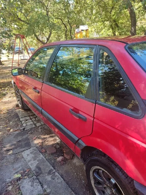 Volkswagen passat b3,1990, двс 1,8 бензин. после капремонта двс 30000км. расход по трассе 7,5,по городу 10. цена 200.000руб. торг. контактный телефон +79493159799 📞 звоните: +7(949)3159799 - фотография - 4