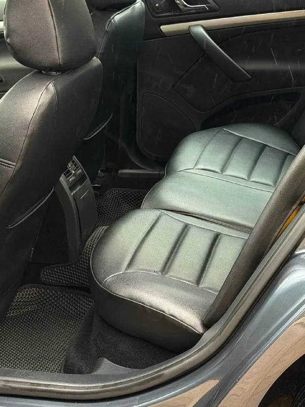 Skoda octavia год выпуска - 2012 двигатель - 1.8t автоматическая кпп ( asin ) пробег - 201.000км цена - 1.120.000₽ тел. - +79493902663 либо: - +7 (949) 679-98-14 автомобиль в идеальном состоянии, без каких либо вложений что по кузову, что по технической части. 2 хозяина с автосалона. родной пробег. очень бодрая связка двигателя 1.8 турбо с обычным гидротрансформатором asin ( не путать с проблемной dsg ) на самой жирной комплектации: подогревы всех сидений; большой сенсорный монитор; хорошая акустика; двухзонный климат-контроль; датчик света и дождя; круиз-контроль; парктроник; эл. складываемые зеркала с подогревом; 2 пары ключей; штатные диски r-16 с новой резиной; кожаный мультируль; антибукс; 4эл. стеклоподъемника с доводчиками; омыватель фар; полный бортовой компьютер; большой багажник и многое другое. кто ищет достойную октавию со связкой 1.8т - ат которая дарит кучу удовольствия от вождения - добро пожаловать. спасибо за внимание, всех благ! 📲 tg: @vladimir_23_23_23 📞 звоните: +7(949)3902663 - фотография - 7