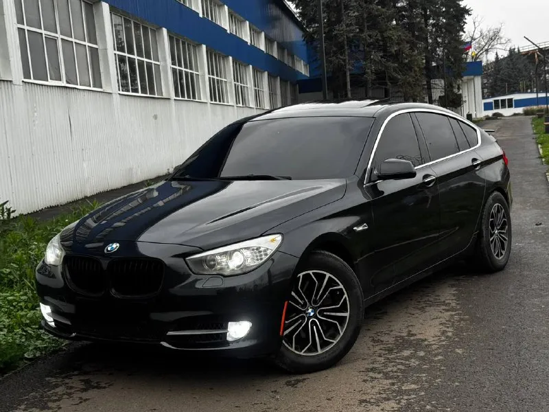 В продаже bmw 5 gt 535i автомобиль имеет очень привлекательный внешний вид, без внимания не остаётся! двигатель 3.0 бензин работает идеально, абсолютно без каких либо проблем ни о каких ошибках и речи быть не может, ходовая также без каких либо звуков, коробка переключает как должна без каких либо затупов и пинков! машина в очень жирной комплектации, есть абсолютно все: доводчики дверей, качественная музыка, электро регулировки всех сидений, подогревы, без рамочные стекла, панорама, датчики света и дождя, помощь при парковке и многое другое! юридически абсолютно чистая машина, рассмотрю ваши предложения на обмен а также возможна продажа в кредит! осмотр донецк цена: 1.580.000₽, торг быстрому покупателю ☎️ +7 (949) 453-80-40 📞 звоните: +7(949)4538040 - фотография - 4