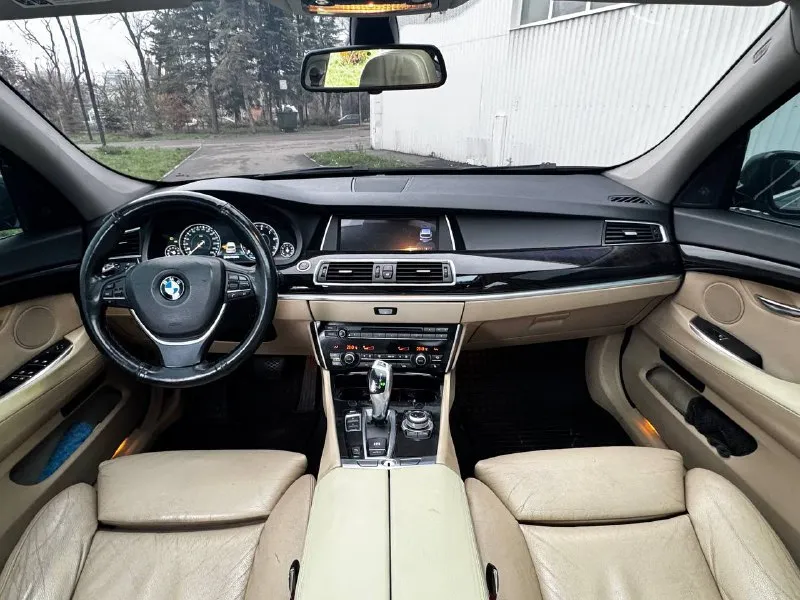 В продаже bmw 5 gt 535i автомобиль имеет очень привлекательный внешний вид, без внимания не остаётся! двигатель 3.0 бензин работает идеально, абсолютно без каких либо проблем ни о каких ошибках и речи быть не может, ходовая также без каких либо звуков, коробка переключает как должна без каких либо затупов и пинков! машина в очень жирной комплектации, есть абсолютно все: доводчики дверей, качественная музыка, электро регулировки всех сидений, подогревы, без рамочные стекла, панорама, датчики света и дождя, помощь при парковке и многое другое! юридически абсолютно чистая машина, рассмотрю ваши предложения на обмен а также возможна продажа в кредит! осмотр донецк цена: 1.580.000₽, торг быстрому покупателю ☎️ +7 (949) 453-80-40 📞 звоните: +7(949)4538040 - фотография - 7