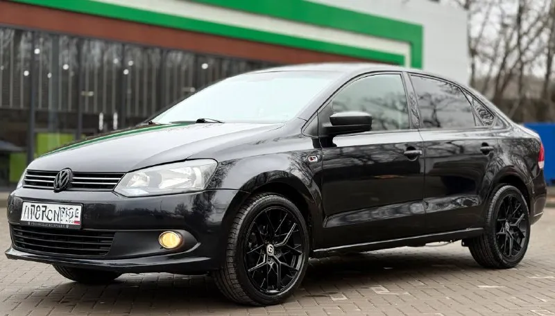 Volkswagen polo 2010г 1.6 авто никаких вложений не требует масло от замены до замены не доливаю дно,... - фотография