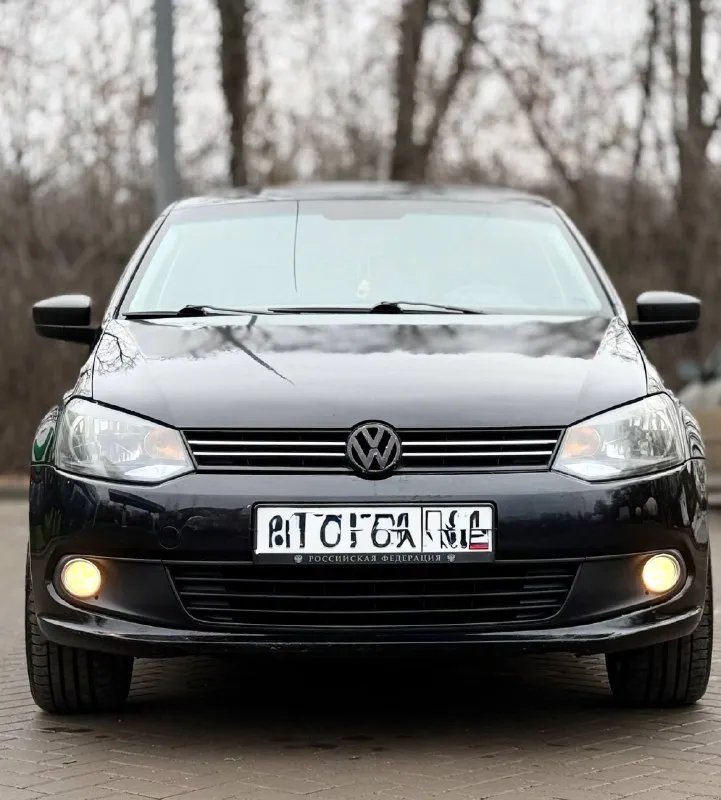 Volkswagen polo 2010г 1.6 авто никаких вложений не требует масло от замены до замены не доливаю дно, пороги, без дыр и гнили все возрастные моменты видно на фото ходовая часть обслужена двс и кпп работает отлично все стекла родные юридически чистое авто помощь в переоформлении цена : 655.000р торг реальному покупателю осмотр г. донецк 📲 +7(949)445-35-30 📲 tg: @ku4eryviy001 📞 звоните: +7(949)4453530 - фотография - 2
