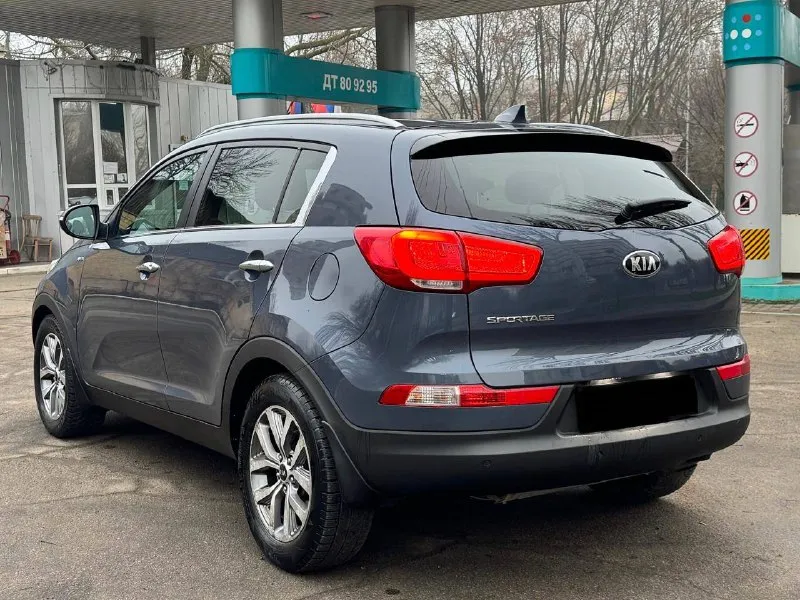 Продам kia sportage 2.0 бензин год выпуска 2015 состояние идеальное. без вмятин царапин и рыжиков сервисные книги. в родном окрасе вложений не требует! любое оформление! салон не затертый не порваный салон кожа комбинированый с алькантарай акустика infinite авто полностью обслужена до мелочей работает ровно. коробка переключает идеально климат контроль работает все жидкости заменены! стекла все родные каждая кнопка работает) цена 1.365₽ +7-949-339-39-59 остольные вопросы по телефону звоните в любое время. 📲 tg: евгений 📞 звоните: +7(949)3393959 - фотография - 2