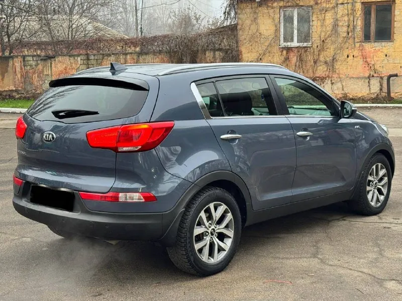 Продам kia sportage 2.0 бензин год выпуска 2015 состояние идеальное. без вмятин царапин и рыжиков сервисные книги. в родном окрасе вложений не требует! любое оформление! салон не затертый не порваный салон кожа комбинированый с алькантарай акустика infinite авто полностью обслужена до мелочей работает ровно. коробка переключает идеально климат контроль работает все жидкости заменены! стекла все родные каждая кнопка работает) цена 1.365₽ +7-949-339-39-59 остольные вопросы по телефону звоните в любое время. 📲 tg: евгений 📞 звоните: +7(949)3393959 - фотография - 3