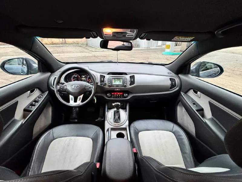 Продам kia sportage 2.0 бензин год выпуска 2015 состояние идеальное. без вмятин царапин и рыжиков сервисные книги. в родном окрасе вложений не требует! любое оформление! салон не затертый не порваный салон кожа комбинированый с алькантарай акустика infinite авто полностью обслужена до мелочей работает ровно. коробка переключает идеально климат контроль работает все жидкости заменены! стекла все родные каждая кнопка работает) цена 1.365₽ +7-949-339-39-59 остольные вопросы по телефону звоните в любое время. 📲 tg: евгений 📞 звоните: +7(949)3393959 - фотография - 4