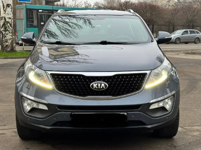Продам kia sportage 2.0 бензин год выпуска 2015 состояние идеальное. без вмятин царапин и рыжиков сервисные книги. в родном окрасе вложений не требует! любое оформление! салон не затертый не порваный салон кожа комбинированый с алькантарай акустика infinite авто полностью обслужена до мелочей работает ровно. коробка переключает идеально климат контроль работает все жидкости заменены! стекла все родные каждая кнопка работает) цена 1.365₽ +7-949-339-39-59 остольные вопросы по телефону звоните в любое время. 📲 tg: евгений 📞 звоните: +7(949)3393959 - фотография - 9