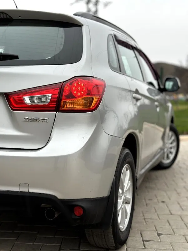 Продам mitsubishi asx рестайлинг, 2014 года выпуска, объём двигателя 1.6 117 л. с, 155.000 пробега, коробка механика(самая надёжная связка в линейке), авто в родном окрасе, без дтп!, 1 хозяин за всё время эксплуатации, автотека ✅. автомобиль в идеальном состоянии как внешне так и техническом состоянии, без вложений от слова совсем!, по кузову рыжиков, и вздутий нет, мотор коробка 5+, машина полностью обслужена от а до я, ходовая часть, масла, фильтра, недавно были обслужены, салон в превосходном виде, работает по авто абсолютно все работает. комплектация: бортовой компьютер, подогрев сидений, кондиционер, электро зеркала, мультимедиа с хорошим звуком, 4 эл-стекподъемника, обогрев заднего стекла, обогрев зеркал, складывание зеркал, складывание сидений, комфортный багажник, имеется абсолютно все для комфортного вождения. очень надёжный японский красовер, комфортабельный и вместительный, по документам чистый, любой вид оформ 📲 tg: grisha 📞 звоните: +7(949)5644736 - фотография - 5
