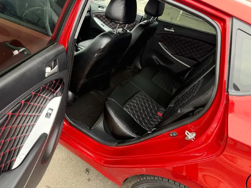 Hyundai solaris 2013 года с бензиновым двигателем 1.4 и автоматической коробкой передач.2 собственника пробег — 167 000 км. автомобиль в хорошем состоянии: двигатель работает ровно, без посторонних шумов и ошибок, коробка передач переключается плавно, без рывков, ходовая часть без стуков. все стекла оригинальные, включая лобовое. кузов оцинкован, без следов коррозии, проведено полное техническое обслуживание. сигнализация с автозапуском, камера заднего вида, летняя резина в комплекте, документы в полном порядке. по запросу предоставим полный видеообзор. цена: 785 000 рублей. город: донецк. телефон для связи: +7 (949) 371-08-26. 📞 звоните: +7(949)3710826 - фотография - 10