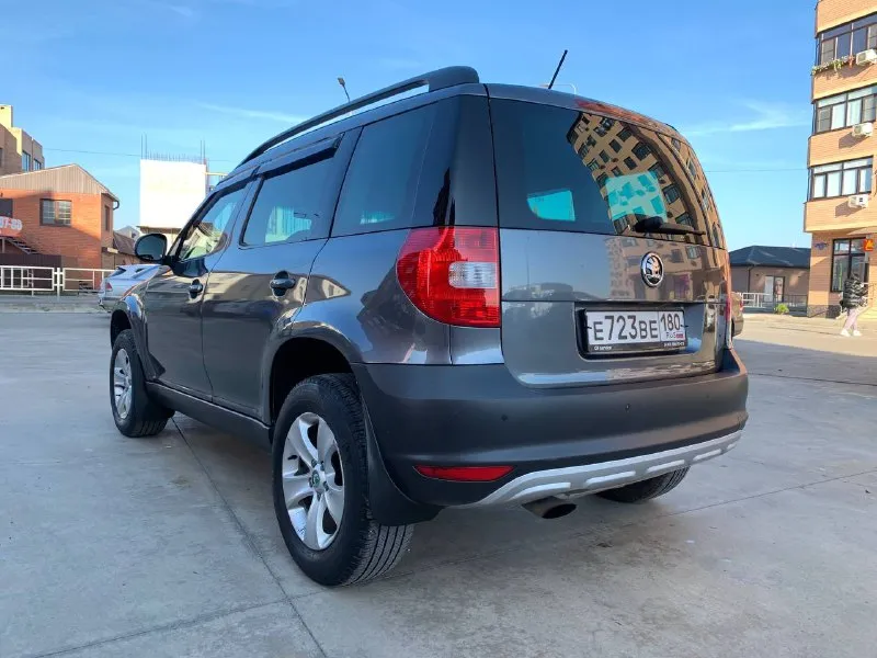 Продам skoda yeti 2013 г. автомобиль в отличном состоянии, абсолютно без вложений. обслуживал своевременно как положено по регламенту! кузов без гнили! мотор 1.2 105 л. с. пробег 225 200 км. по двигателю все идеально, работает очень тихо и ровно, посторонних шумов нет, масло не берет ни грамма! коробка dsg работает плавно без пинков. ходовая часть обслужена, стуки и скрипы отсутствуют! в ходу очень приятный и комфортный автомобиль! по опциям имеется: датчик дождя датчик света парктроник задний круиз-контроль климат-контроль многозонный подогрев сидений, электростеклоподъемники, резина michelin. (лето) также отдам комплект (зима) приятный и просторный салон, без порезов и потертостей! юридически чистый автомобиль. цена 1.100 000 торг у капота!! тел:+79493220515 telegram\whatsapp по этому номеру! - фотография - 2