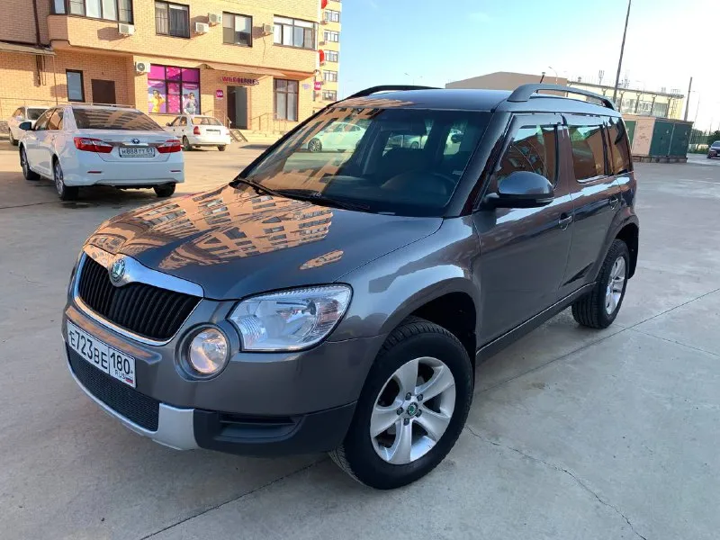 Продам skoda yeti 2013 г. автомобиль в отличном состоянии, абсолютно без вложений. обслуживал своевременно как положено по регламенту! кузов без гнили! мотор 1.2 105 л. с. пробег 225 200 км. по двигателю все идеально, работает очень тихо и ровно, посторонних шумов нет, масло не берет ни грамма! коробка dsg работает плавно без пинков. ходовая часть обслужена, стуки и скрипы отсутствуют! в ходу очень приятный и комфортный автомобиль! по опциям имеется: датчик дождя датчик света парктроник задний круиз-контроль климат-контроль многозонный подогрев сидений, электростеклоподъемники, резина michelin. (лето) также отдам комплект (зима) приятный и просторный салон, без порезов и потертостей! юридически чистый автомобиль. цена 1.100 000 торг у капота!! тел:+79493220515 telegram\whatsapp по этому номеру! - фотография - 4