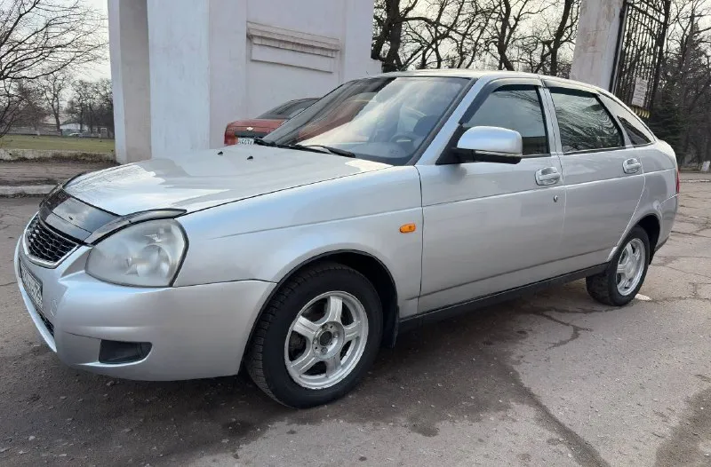 Продам ваз priora! год выпуска 2011! авто в очень хорошем состоянии! работает идеально! коробка в порядке! ходовая часть вся новая! в техническом плане авто без вложений! дно пороги абсолютно целые! стаканы заводские! авто в дтп не участвовала! все стёкла заводские! авто в шумоизаляции! зимняя резина! сидение приора 2! гур, стеклоподъемники, подогревы, центральный замок, сигнализация starline с автозапуском! продажа с полным переоформлением! осмотр город енакиево! цена 355 торг у капота! +79496389558 📲 tg: @melexa7777 📞 звоните: +7(949)6389558 - фотография - 2