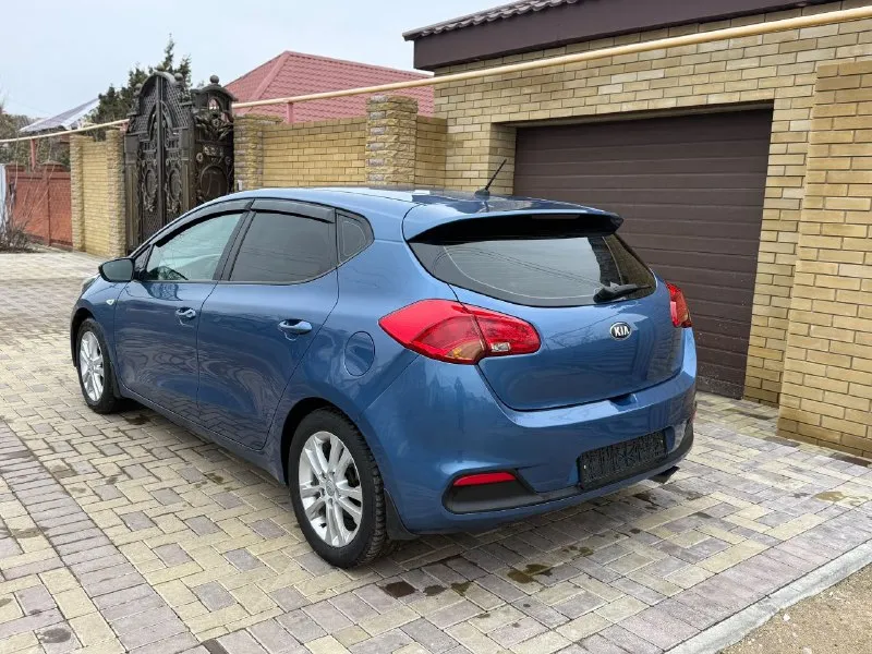 Продам авто в отличном состояние в самой полной комплектации которая есть в этой модели. есть косметические окрасы фото есть почему красили были притертости 4 окраса остольные вопросы по телефону марка кия сид мотор 1.6 коробка автомат год 2013 пробег 200 т км цена 860 т рублей тел +79497257498 - фотография - 5