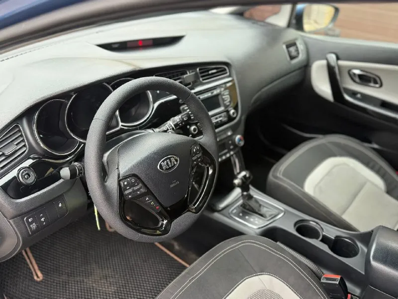 Продам авто в отличном состояние в самой полной комплектации которая есть в этой модели. есть косметические окрасы фото есть почему красили были притертости 4 окраса остольные вопросы по телефону марка кия сид мотор 1.6 коробка автомат год 2013 пробег 200 т км цена 860 т рублей тел +79497257498 - фотография - 6