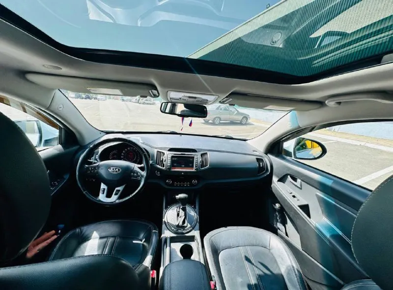 Продам свое авто kia sportage 2013 года, 181 000 км. ат 2.0, полный привод, комплектация максимальная- premium. обслуживается у официального дилера. авто в достойном состоянии. птс оригинал. два комплекта резины на дисках, лето r18, зима r17. цена 1500000 рос. руб. возможен небольшой торг. +79892397094 ( мессенджер) территориально нахожусь в новороссийске. бываю в макеевке. телефон для связи +79493089706. 📲 tg: @irina_rudakova91 📞 звоните: +7(949)3089706 - фотография - 5