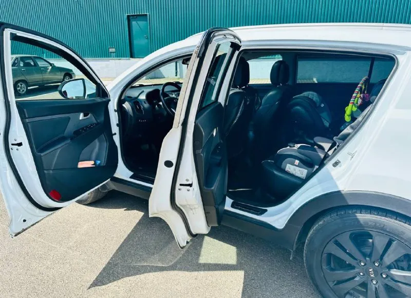 Продам свое авто kia sportage 2013 года, 181 000 км. ат 2.0, полный привод, комплектация максимальная- premium. обслуживается у официального дилера. авто в достойном состоянии. птс оригинал. два комплекта резины на дисках, лето r18, зима r17. цена 1500000 рос. руб. возможен небольшой торг. +79892397094 ( мессенджер) территориально нахожусь в новороссийске. бываю в макеевке. телефон для связи +79493089706. 📲 tg: @irina_rudakova91 📞 звоните: +7(949)3089706 - фотография - 6