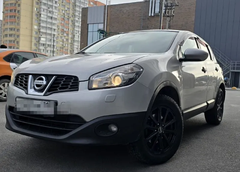 Продаю автомобиль nissan qashqai 2013 года. без дтп родной пробег 155000. птс оригинал. остекление в... - фотография