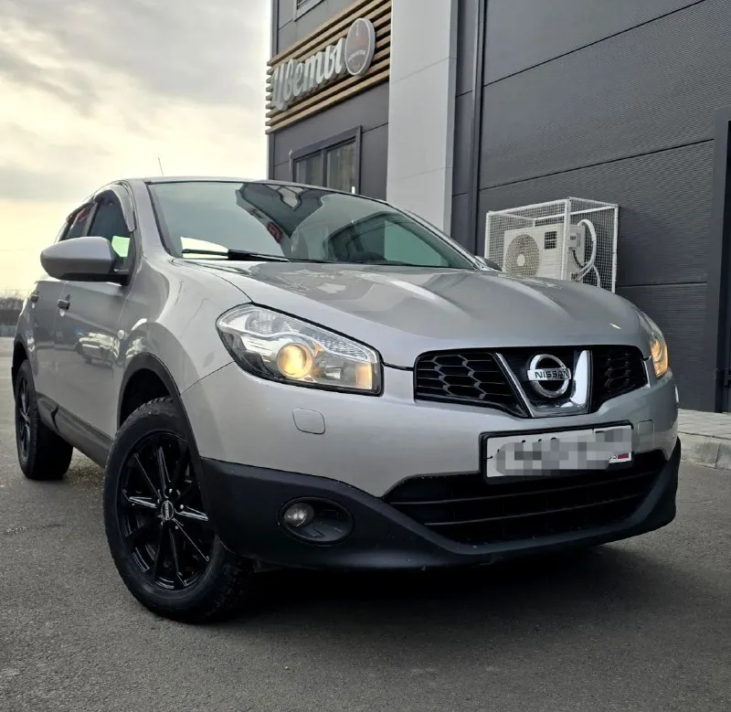Продаю автомобиль nissan qashqai 2013 года. без дтп родной пробег 155000. птс оригинал. остекление всё заводское. мотор цепной 1,6 механика. два комплекта ключей. то проходила во время по регламенту. салон чистый ухоженный. по кузову как на фото гнили ржавчины нет. осмотр г. донецк звонить по номеру телефона +79496167298 или пишите в телеграмм если нет связи. цена 1000000 продажа с полным переоформлением. юридически чист. - фотография - 4