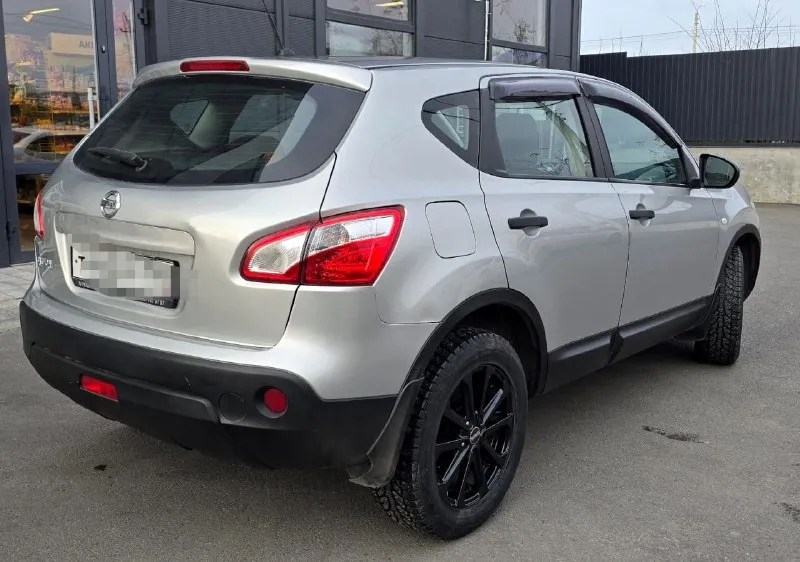 Продаю автомобиль nissan qashqai 2013 года. без дтп родной пробег 155000. птс оригинал. остекление всё заводское. мотор цепной 1,6 механика. два комплекта ключей. то проходила во время по регламенту. салон чистый ухоженный. по кузову как на фото гнили ржавчины нет. осмотр г. донецк звонить по номеру телефона +79496167298 или пишите в телеграмм если нет связи. цена 1000000 продажа с полным переоформлением. юридически чист. - фотография - 5