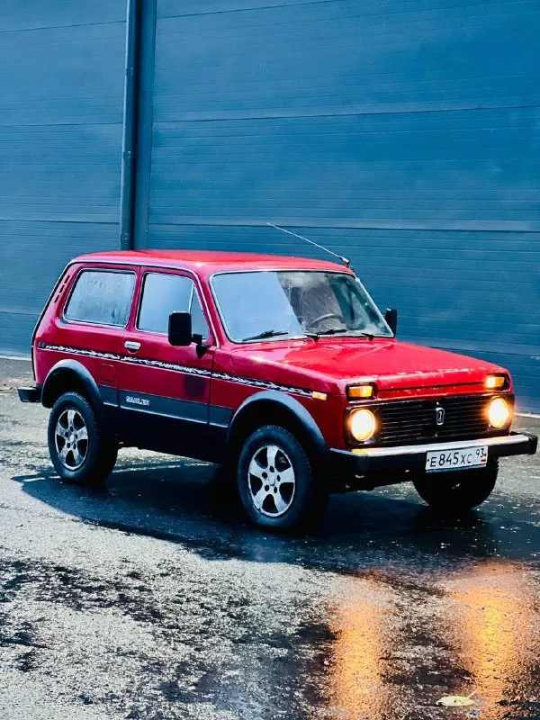 Продам ваз 2121 нива цена 255 000 р торг газ - бензин мосты раздатка все работают коробка 5 ступка литые диски с резиной ровные не бьют по трассе едет вибраций нет мотор тянет хорошо не дымит все в рабочем состоянии печка греет, поворотники стопы габариты ближний дальний раздатка понижайка все включается документы чистые без штрафов и запретов смотреть город макеевка тел +79496380113 - фотография - 2