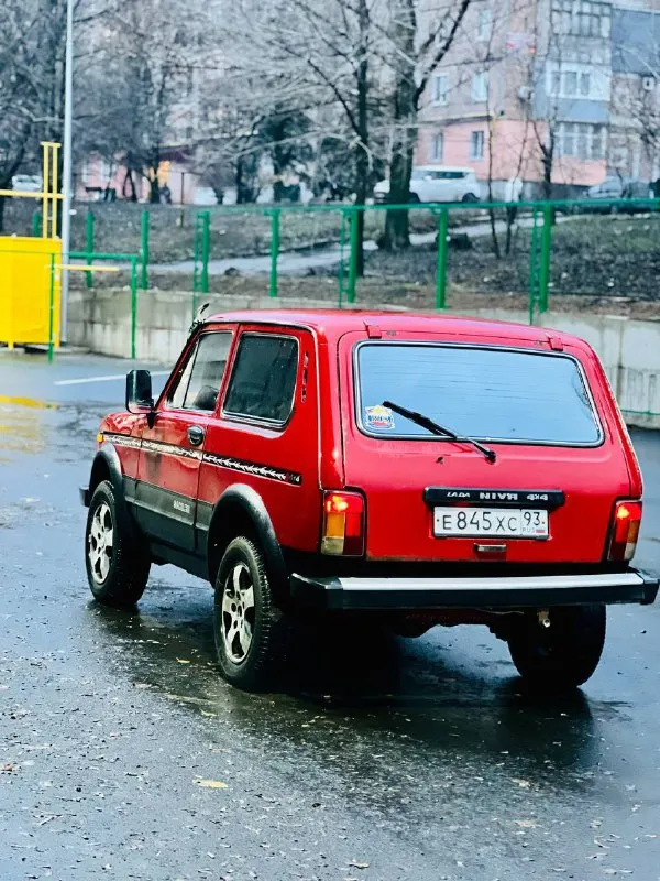 Продам ваз 2121 нива цена 255 000 р торг газ - бензин мосты раздатка все работают коробка 5 ступка литые диски с резиной ровные не бьют по трассе едет вибраций нет мотор тянет хорошо не дымит все в рабочем состоянии печка греет, поворотники стопы габариты ближний дальний раздатка понижайка все включается документы чистые без штрафов и запретов смотреть город макеевка тел +79496380113 - фотография - 3