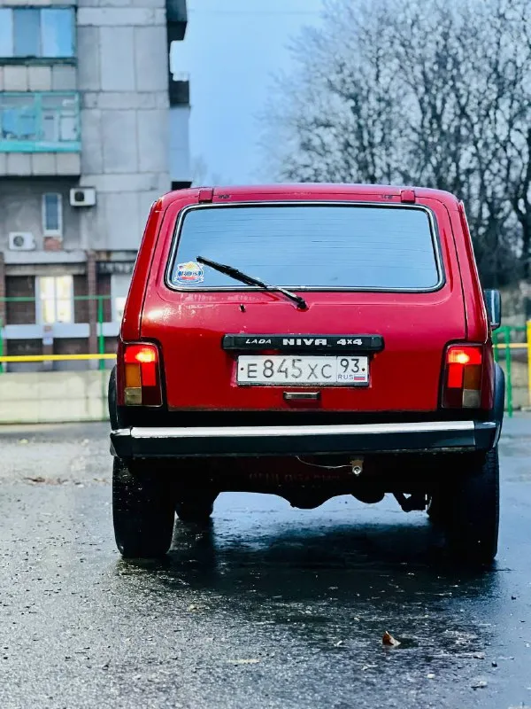 Продам ваз 2121 нива цена 255 000 р торг газ - бензин мосты раздатка все работают коробка 5 ступка литые диски с резиной ровные не бьют по трассе едет вибраций нет мотор тянет хорошо не дымит все в рабочем состоянии печка греет, поворотники стопы габариты ближний дальний раздатка понижайка все включается документы чистые без штрафов и запретов смотреть город макеевка тел +79496380113 - фотография - 4