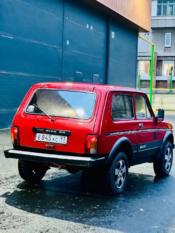 Продам ваз 2121 нива цена 255 000 р торг газ - бензин мосты раздатка все работают коробка 5 ступка литые диски с резиной ровные не бьют по трассе едет вибраций нет мотор тянет хорошо не дымит все в рабочем состоянии печка греет, поворотники стопы габариты ближний дальний раздатка понижайка все включается документы чистые без штрафов и запретов смотреть город макеевка тел +79496380113 - фотография - 5