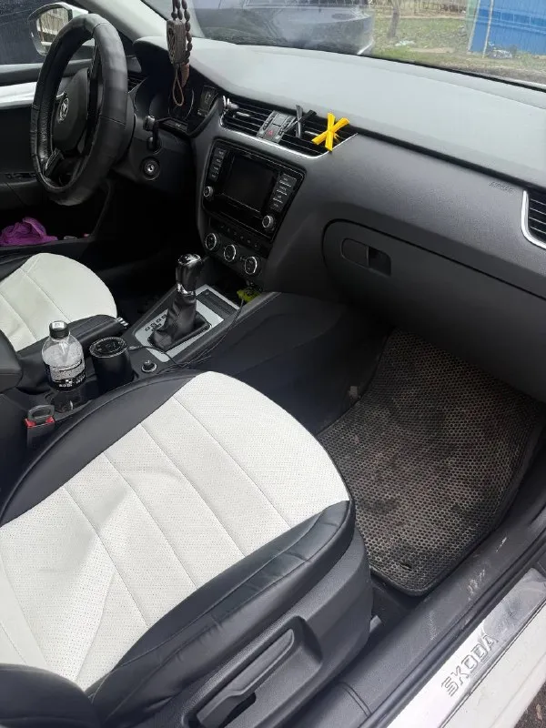 Skoda octavia a7 год выпуска: 2014 родной пробег автомобиля: 213 тыс. км : 1.8 турбо ( 180 л. с ) коробка: автомат (dsg) два комплекта колес зима/лето. комплектация: мультируль, штатная мультимедиа, круиз контроль, климат контроль, подогрев передних сидений, кондиционер, 4 эл. стеклоподъемника и т. д. машина в собственности 2 года, обслуживал своевременно, ходовая часть без нареканий. и коробка работают отлично. цена: 1.590.000 тыс. руб. торг присутствует. автомобиль находится в шахтёрске. обращаться по номеру: +79493118312 📞 звоните: +7(949)3118312 - фотография - 7