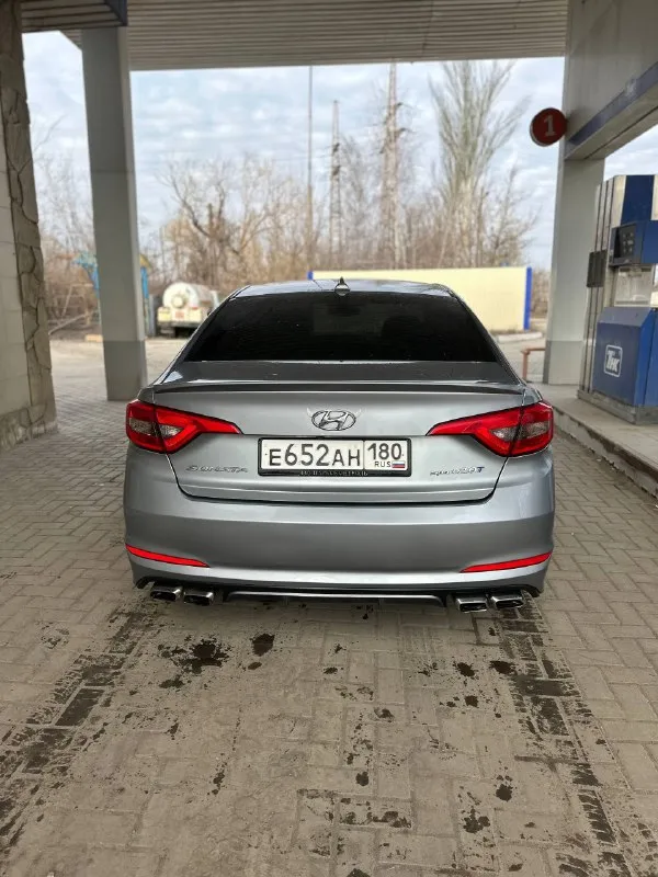 Продам hyundai sonata 2017 год объем двигателя 2.0 турбо цена:1.4 🍋 отличная комплектация: кожаный салон, мультируль, подогрев сидений, бортовой компьютер, датчики давления в шинах, монитор, электропривод сидений, 18 диски, кожаный руль, камера заднего вида, датчик света, carplay и тд очень динамичный автомобиль 245 сил по паспорту находится в горловке телефон: +79495180866 📞 звоните: +7(949)5180866 - фотография - 2