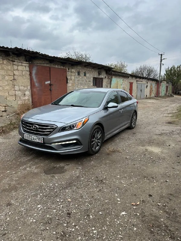 Продам hyundai sonata 2017 год объем двигателя 2.0 турбо цена:1.4 🍋 отличная комплектация: кожаный салон, мультируль, подогрев сидений, бортовой компьютер, датчики давления в шинах, монитор, электропривод сидений, 18 диски, кожаный руль, камера заднего вида, датчик света, carplay и тд очень динамичный автомобиль 245 сил по паспорту находится в горловке телефон: +79495180866 📞 звоните: +7(949)5180866 - фотография - 5