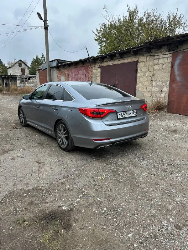 Продам hyundai sonata 2017 год объем двигателя 2.0 турбо цена:1.4 🍋 отличная комплектация: кожаный салон, мультируль, подогрев сидений, бортовой компьютер, датчики давления в шинах, монитор, электропривод сидений, 18 диски, кожаный руль, камера заднего вида, датчик света, carplay и тд очень динамичный автомобиль 245 сил по паспорту находится в горловке телефон: +79495180866 📞 звоните: +7(949)5180866 - фотография - 6