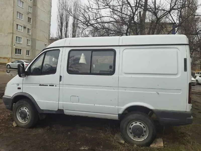 Продаётся газ соболь 27527 (грузопассажирский), 2020 г. в., 7-местный. • багажное отделение 3,4 м³ • двигатель cummins isf 2.8, экономичный дизель (расход за городом 7,6 л/100 км) • подключаемый полный привод • люк, круиз-контроль, бортовой компьютер • центральный замок, webasto • магнитола, система gps/глонасс-слежения • фаркоп • почти новый аккумулятор • пробег 50 тыс. км • один собственник, автомобиль в отличном техническом состоянии, не требует вложений цена 1 650 000 руб. , торг возможен только у автомобиля. возможна продажа с ндс. звонить на номер +79495563952 - фотография - 3