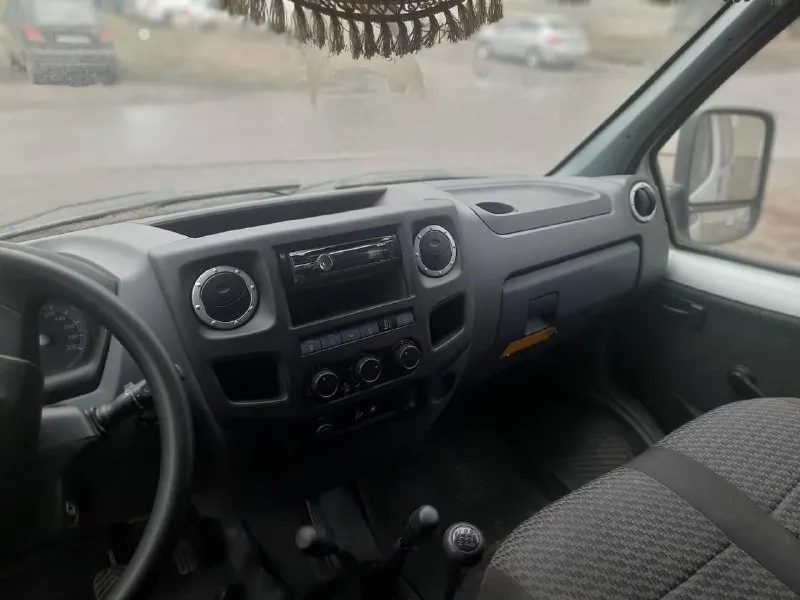 Продаётся газ соболь 27527 (грузопассажирский), 2020 г. в., 7-местный. • багажное отделение 3,4 м³ • двигатель cummins isf 2.8, экономичный дизель (расход за городом 7,6 л/100 км) • подключаемый полный привод • люк, круиз-контроль, бортовой компьютер • центральный замок, webasto • магнитола, система gps/глонасс-слежения • фаркоп • почти новый аккумулятор • пробег 50 тыс. км • один собственник, автомобиль в отличном техническом состоянии, не требует вложений цена 1 650 000 руб. , торг возможен только у автомобиля. возможна продажа с ндс. звонить на номер +79495563952 - фотография - 7