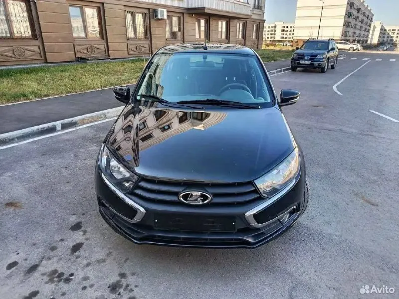 Продается ‼ lada granta в кузове лифтбек год: 2024 цвет: черный двигатель: 1.6 мт (90 л. с.), бензин... - фотография