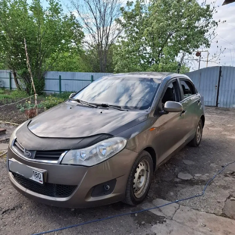 Авто в хорошем состоянии. пробег настоящий. двигатель 16-клапанный. аbs, передний привод. только бензин. новая 5 ст. коробка. новый аккумулятор, новое сцепление. в дтп не был. все расходники поменяны. кондиционер заправлен. просторный салон, большой вместительный багажник. расход по городу 6-7 литррв. есть ньюансы по кузову(видно на фото). камера заднего вида. продажа в связи с покупкой нового автомобиля. цена 250.000р +79497083931 - фотография - 2