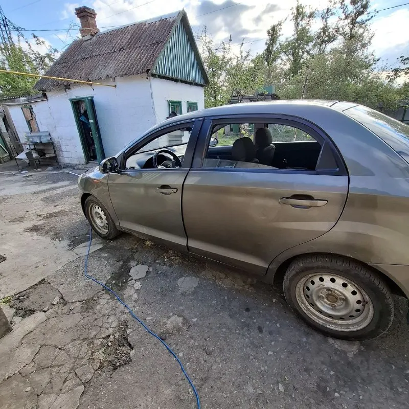 Авто в хорошем состоянии. пробег настоящий. двигатель 16-клапанный. аbs, передний привод. только бензин. новая 5 ст. коробка. новый аккумулятор, новое сцепление. в дтп не был. все расходники поменяны. кондиционер заправлен. просторный салон, большой вместительный багажник. расход по городу 6-7 литррв. есть ньюансы по кузову(видно на фото). камера заднего вида. продажа в связи с покупкой нового автомобиля. цена 250.000р +79497083931 - фотография - 6