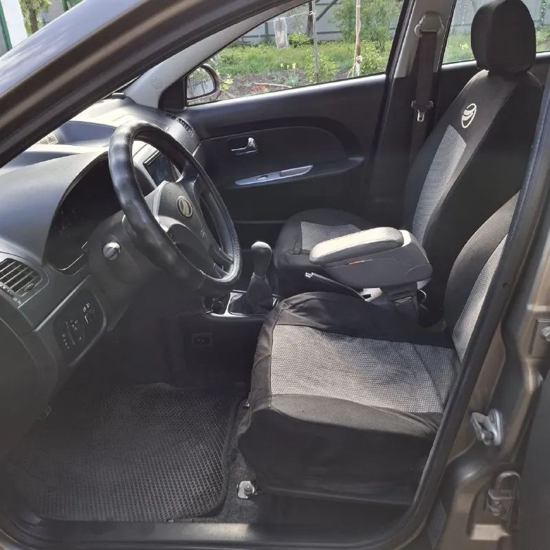 Авто в хорошем состоянии. пробег настоящий. двигатель 16-клапанный. аbs, передний привод. только бензин. новая 5 ст. коробка. новый аккумулятор, новое сцепление. в дтп не был. все расходники поменяны. кондиционер заправлен. просторный салон, большой вместительный багажник. расход по городу 6-7 литррв. есть ньюансы по кузову(видно на фото). камера заднего вида. продажа в связи с покупкой нового автомобиля. цена 250.000р +79497083931 - фотография - 9