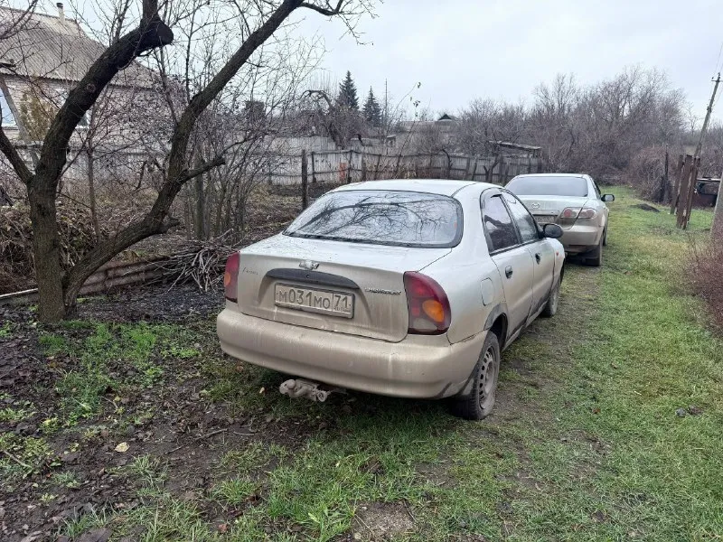 Продается chevrolet lanos! цена: 130 000 рублей. торг описание: - кузов: в целом неплохое состояние, есть небольшие царапины и вмятины. - ходовка: требует небольшого внимания, есть некоторые моменты, которые нужно подправить, но в общем работает вполне нормально. - двигатель: в рабочем состоянии, не дымит не троит, расход топлива около 8л/100 км стоит газ. машина подойдет для повседневных поездок, неплохой вариант для тех, кто ищет бюджетный автомобиль. при желании, можно сделать косметические улучшения и немного поработать над ходовой частью. звоните, буду рад ответить на вопросы и обсудить детали!+79493929700 📞 звоните: +7(949)3929700 - фотография - 3