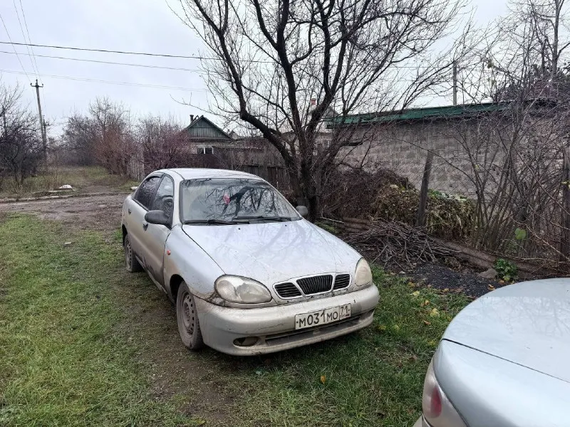 Продается chevrolet lanos! цена: 130 000 рублей. торг описание: - кузов: в целом неплохое состояние, есть небольшие царапины и вмятины. - ходовка: требует небольшого внимания, есть некоторые моменты, которые нужно подправить, но в общем работает вполне нормально. - двигатель: в рабочем состоянии, не дымит не троит, расход топлива около 8л/100 км стоит газ. машина подойдет для повседневных поездок, неплохой вариант для тех, кто ищет бюджетный автомобиль. при желании, можно сделать косметические улучшения и немного поработать над ходовой частью. звоните, буду рад ответить на вопросы и обсудить детали!+79493929700 📞 звоните: +7(949)3929700 - фотография - 8