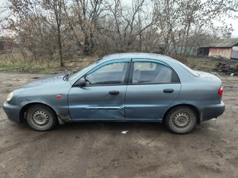 Продам заз ланос 2009 года выпуска, на ходу, на газу, состояние кузова видно на фото, днище, лонжероны, и стаканы целые, двигатель и коробка работают хорошо, по электрике все работает, комплектация гидроусилитель руля, кондиционер и передние стеклоподъёмники (все работает), на машине установлен газ евро4, стоит музыка, зимняя резина, по документам постоянный местный учёт, я хозяин, цена 153.000руб, машина находится в донецке в кировском районе, остальные вопросы по телефону +79494327232 📞 звоните: +7(949)4327232 - фотография - 3