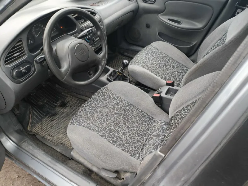 Продам заз ланос 2009 года выпуска, на ходу, на газу, состояние кузова видно на фото, днище, лонжероны, и стаканы целые, двигатель и коробка работают хорошо, по электрике все работает, комплектация гидроусилитель руля, кондиционер и передние стеклоподъёмники (все работает), на машине установлен газ евро4, стоит музыка, зимняя резина, по документам постоянный местный учёт, я хозяин, цена 153.000руб, машина находится в донецке в кировском районе, остальные вопросы по телефону +79494327232 📞 звоните: +7(949)4327232 - фотография - 7